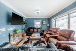 Cozy 3BR Home in Oakdale with BBQ & Private Patio!